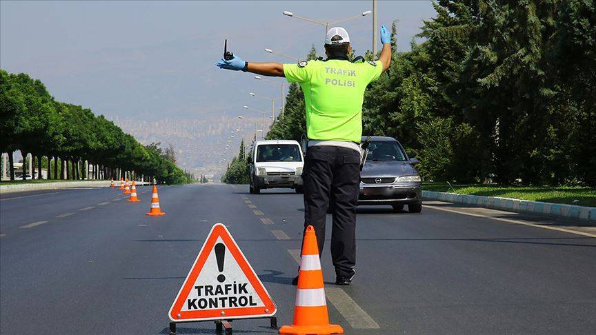 Yeni trafik yasası yolda! Bunu yapana 200 bin tl ceza, 60 gün ehliyet iptali geliyor! 9